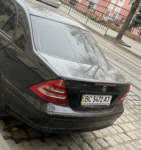 Черный Мерседес Ц-Класс, объемом двигателя 1.8 л и пробегом 372 тыс. км за 4200 $, фото 5 на Automoto.ua