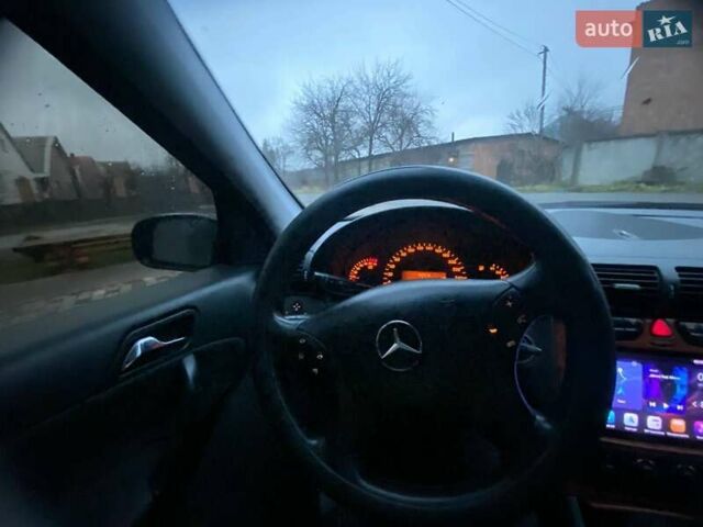 Черный Мерседес Ц-Класс, объемом двигателя 2 л и пробегом 360 тыс. км за 4200 $, фото 12 на Automoto.ua