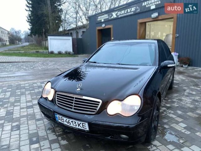 Черный Мерседес Ц-Класс, объемом двигателя 2 л и пробегом 360 тыс. км за 4200 $, фото 10 на Automoto.ua