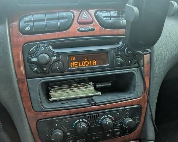 Чорний Мерседес Ц-Клас, об'ємом двигуна 2 л та пробігом 330 тис. км за 6000 $, фото 8 на Automoto.ua