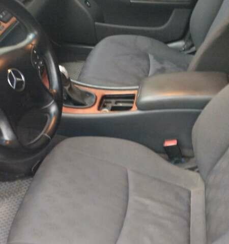 Чорний Мерседес Ц-Клас, об'ємом двигуна 2 л та пробігом 500 тис. км за 4500 $, фото 1 на Automoto.ua