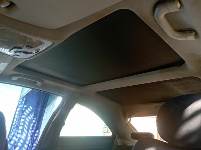 Черный Мерседес Ц-Класс, объемом двигателя 2 л и пробегом 350 тыс. км за 1000 $, фото 3 на Automoto.ua