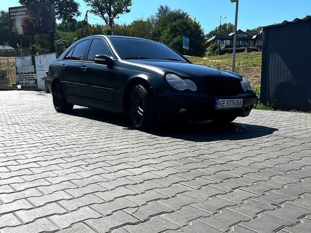 Черный Мерседес Ц-Класс, объемом двигателя 2.1 л и пробегом 200 тыс. км за 5000 $, фото 7 на Automoto.ua