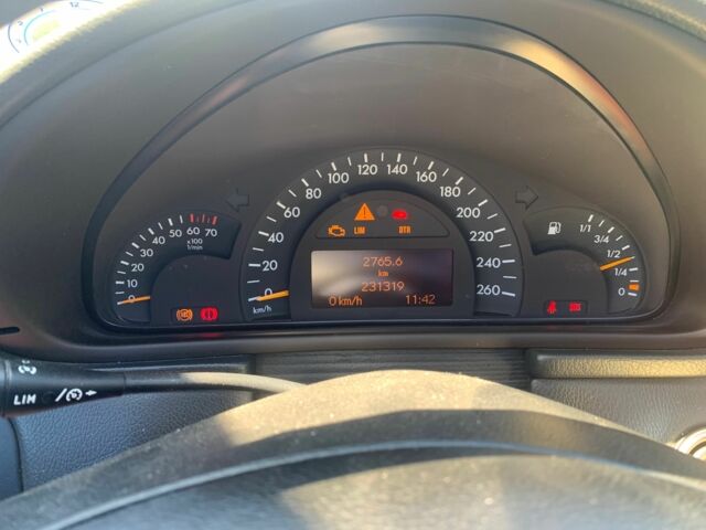 Черный Мерседес Ц-Класс, объемом двигателя 1.8 л и пробегом 240 тыс. км за 5500 $, фото 5 на Automoto.ua