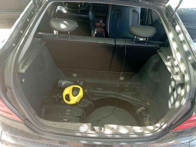 Черный Мерседес Ц-Класс, объемом двигателя 2 л и пробегом 350 тыс. км за 1000 $, фото 4 на Automoto.ua