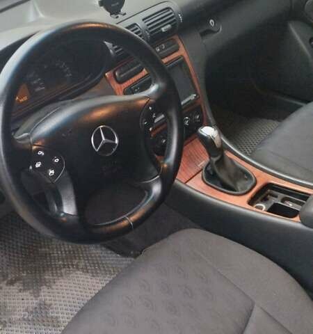 Чорний Мерседес Ц-Клас, об'ємом двигуна 2 л та пробігом 500 тис. км за 4500 $, фото 6 на Automoto.ua