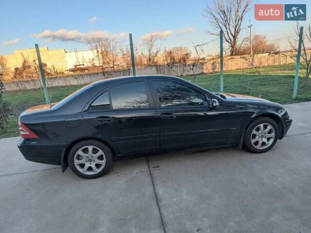 Чорний Мерседес Ц-Клас, об'ємом двигуна 2 л та пробігом 330 тис. км за 6000 $, фото 2 на Automoto.ua
