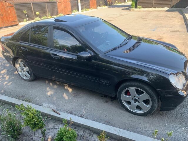 Черный Мерседес Ц-Класс, объемом двигателя 1.8 л и пробегом 240 тыс. км за 5500 $, фото 4 на Automoto.ua