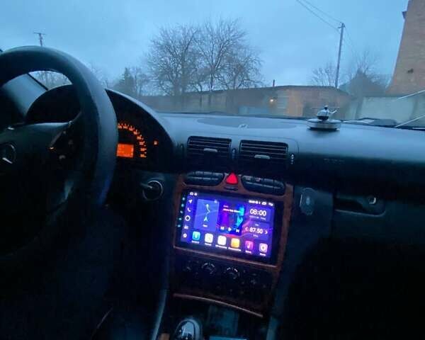 Черный Мерседес Ц-Класс, объемом двигателя 2 л и пробегом 360 тыс. км за 4200 $, фото 2 на Automoto.ua