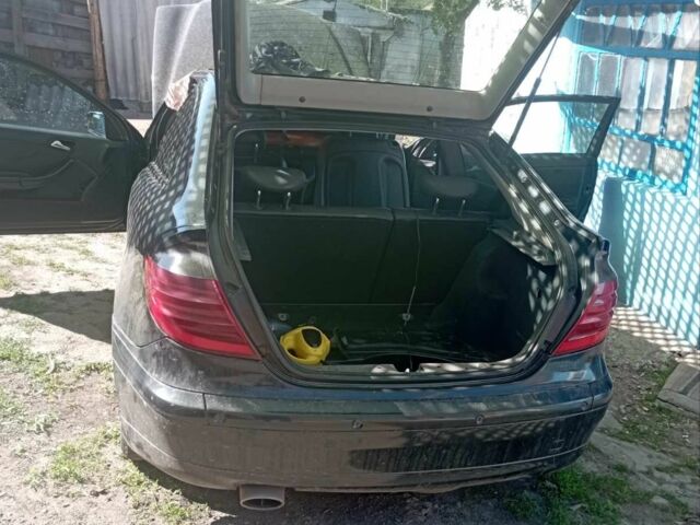 Черный Мерседес Ц-Класс, объемом двигателя 2 л и пробегом 350 тыс. км за 1000 $, фото 5 на Automoto.ua