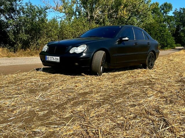 Черный Мерседес Ц-Класс, объемом двигателя 2.1 л и пробегом 200 тыс. км за 5000 $, фото 5 на Automoto.ua