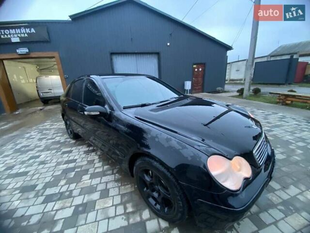 Черный Мерседес Ц-Класс, объемом двигателя 2 л и пробегом 360 тыс. км за 4200 $, фото 23 на Automoto.ua