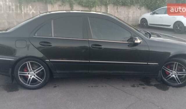 Чорний Мерседес Ц-Клас, об'ємом двигуна 2 л та пробігом 260 тис. км за 7200 $, фото 7 на Automoto.ua