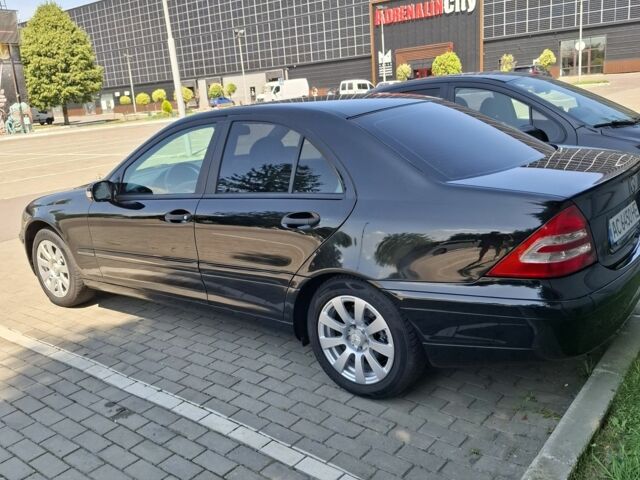 Черный Мерседес Ц-Класс, объемом двигателя 0 л и пробегом 294 тыс. км за 5300 $, фото 3 на Automoto.ua