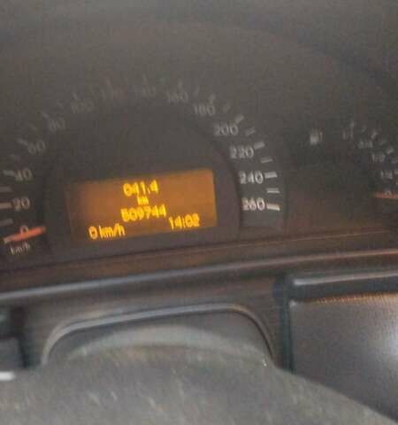 Чорний Мерседес Ц-Клас, об'ємом двигуна 2 л та пробігом 500 тис. км за 4500 $, фото 2 на Automoto.ua