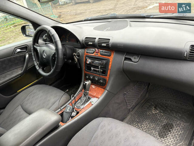 Черный Мерседес Ц-Класс, объемом двигателя 2.2 л и пробегом 300 тыс. км за 5000 $, фото 8 на Automoto.ua