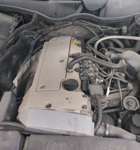 Чорний Мерседес Ц-Клас, об'ємом двигуна 2 л та пробігом 500 тис. км за 4500 $, фото 4 на Automoto.ua