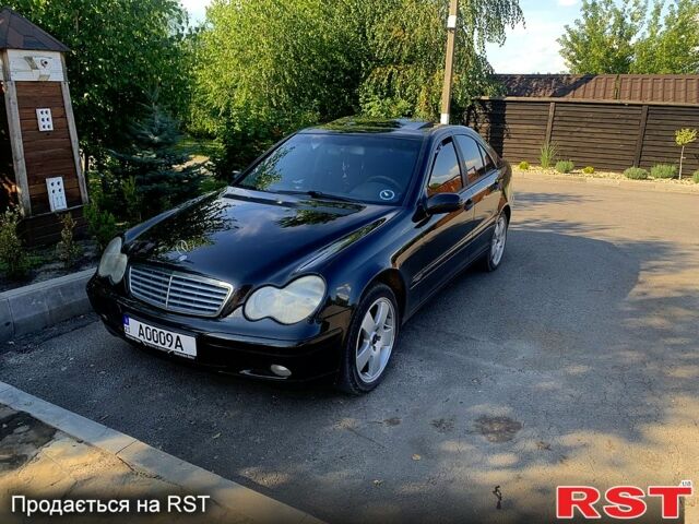 Черный Мерседес Ц-Класс, объемом двигателя 1.8 л и пробегом 240 тыс. км за 5500 $, фото 3 на Automoto.ua