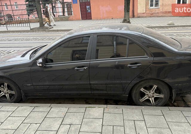 Черный Мерседес Ц-Класс, объемом двигателя 1.8 л и пробегом 372 тыс. км за 4200 $, фото 4 на Automoto.ua