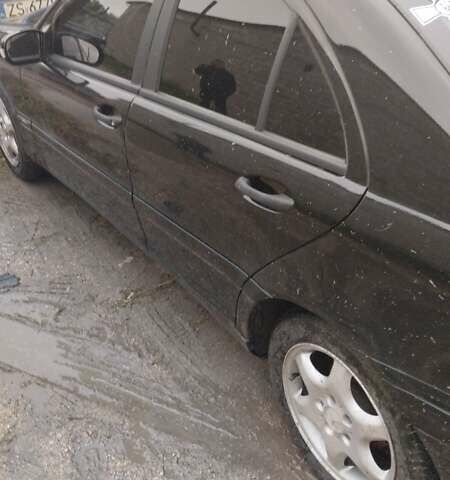 Чорний Мерседес Ц-Клас, об'ємом двигуна 2 л та пробігом 500 тис. км за 4500 $, фото 7 на Automoto.ua