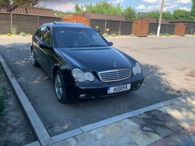 Черный Мерседес Ц-Класс, объемом двигателя 1.8 л и пробегом 240 тыс. км за 5500 $, фото 2 на Automoto.ua