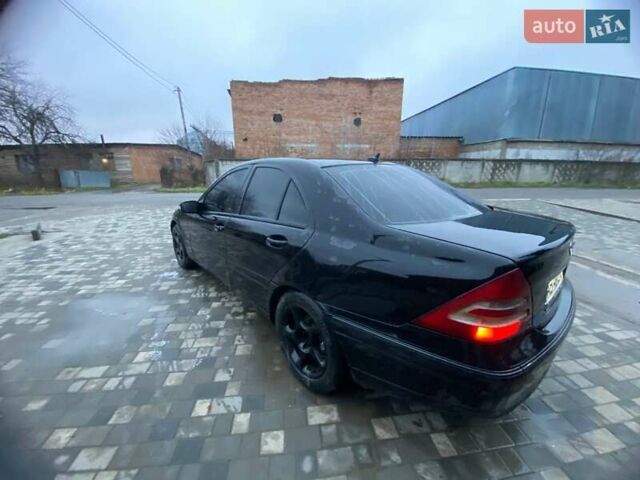 Черный Мерседес Ц-Класс, объемом двигателя 2 л и пробегом 360 тыс. км за 4200 $, фото 24 на Automoto.ua