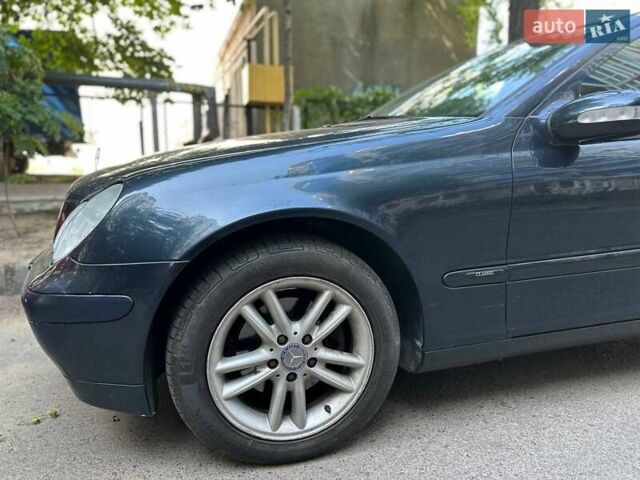 Черный Мерседес Ц-Класс, объемом двигателя 1.8 л и пробегом 250 тыс. км за 5400 $, фото 6 на Automoto.ua