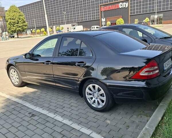 Черный Мерседес Ц-Класс, объемом двигателя 1.8 л и пробегом 294 тыс. км за 5700 $, фото 2 на Automoto.ua