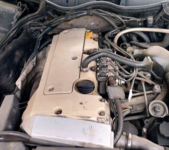 Черный Мерседес Ц-Класс, объемом двигателя 2 л и пробегом 500 тыс. км за 4300 $, фото 4 на Automoto.ua