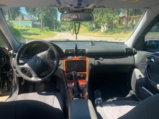 Черный Мерседес Ц-Класс, объемом двигателя 1.8 л и пробегом 240 тыс. км за 5500 $, фото 7 на Automoto.ua