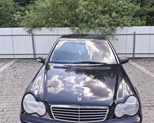 Черный Мерседес Ц-Класс, объемом двигателя 1.8 л и пробегом 300 тыс. км за 4000 $, фото 5 на Automoto.ua
