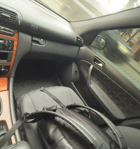 Черный Мерседес Ц-Класс, объемом двигателя 1.8 л и пробегом 372 тыс. км за 4200 $, фото 10 на Automoto.ua