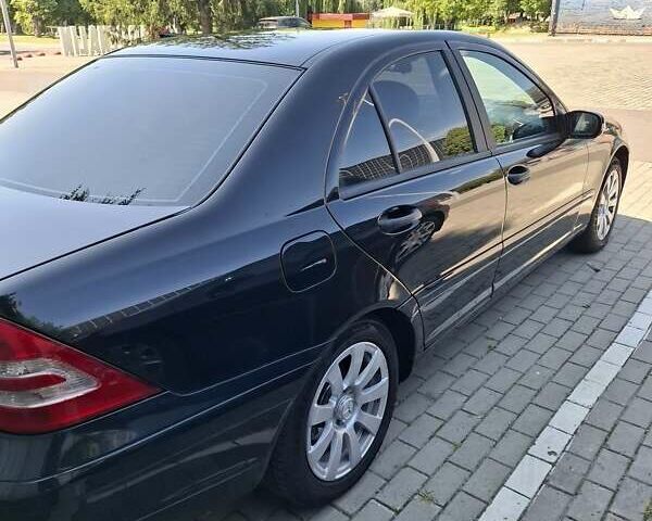 Черный Мерседес Ц-Класс, объемом двигателя 1.8 л и пробегом 294 тыс. км за 5700 $, фото 3 на Automoto.ua