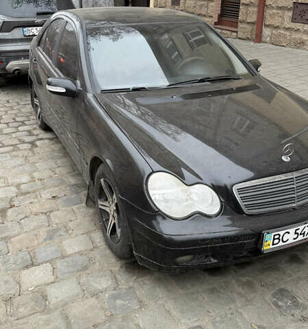 Черный Мерседес Ц-Класс, объемом двигателя 1.8 л и пробегом 372 тыс. км за 4200 $, фото 1 на Automoto.ua
