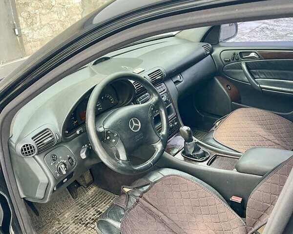 Черный Мерседес Ц-Класс, объемом двигателя 2.7 л и пробегом 283 тыс. км за 4500 $, фото 11 на Automoto.ua