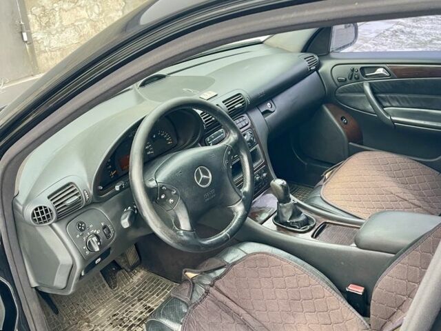 Черный Мерседес Ц-Класс, объемом двигателя 2.7 л и пробегом 283 тыс. км за 4500 $, фото 12 на Automoto.ua