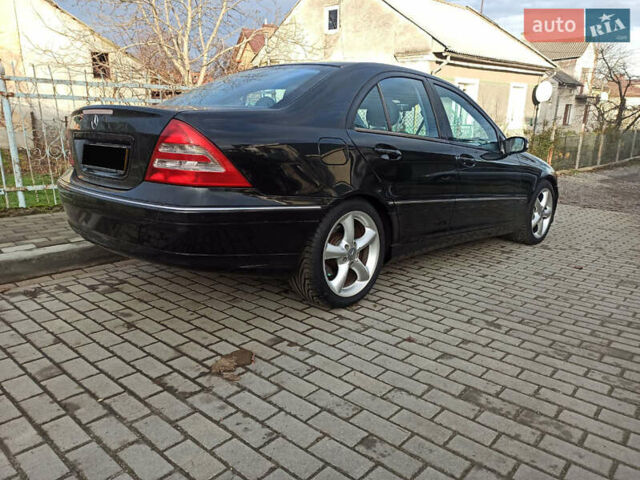 Черный Мерседес Ц-Класс, объемом двигателя 2.2 л и пробегом 350 тыс. км за 3000 $, фото 3 на Automoto.ua