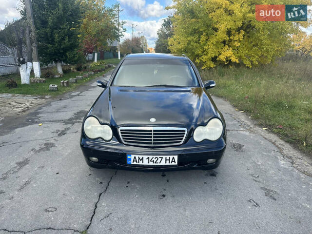 Мерседес Ц-Клас 2003 у Брусилове на Automoto.ua Чорний Мерседес Ц-Клас, об'ємом двигуна 1.8 л та пробігом 250 тис. км за 4000 $, фото 1 на Automoto.ua