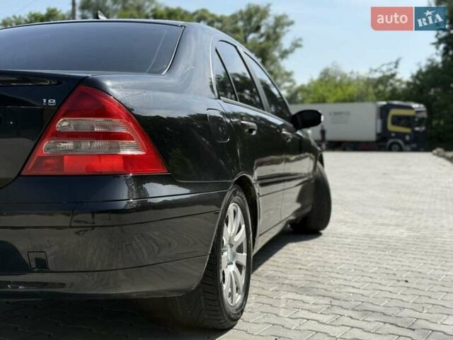 Черный Мерседес Ц-Класс, объемом двигателя 1.8 л и пробегом 280 тыс. км за 4550 $, фото 16 на Automoto.ua