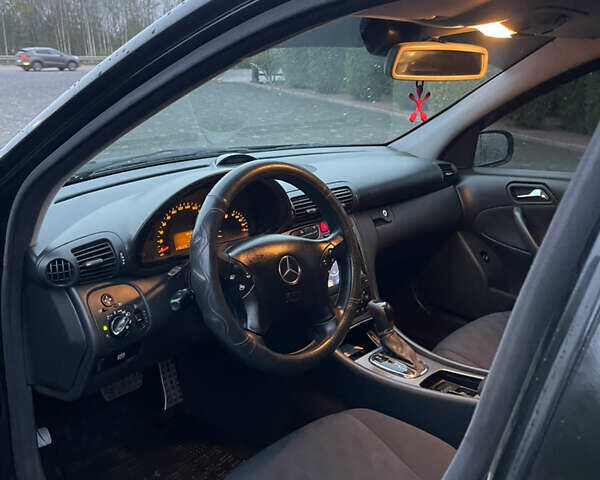 Черный Мерседес Ц-Класс, объемом двигателя 1.8 л и пробегом 251 тыс. км за 3900 $, фото 20 на Automoto.ua