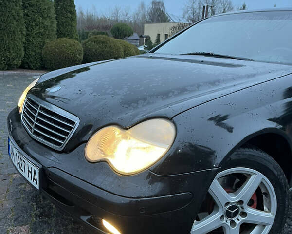 Черный Мерседес Ц-Класс, объемом двигателя 1.8 л и пробегом 251 тыс. км за 3900 $, фото 12 на Automoto.ua