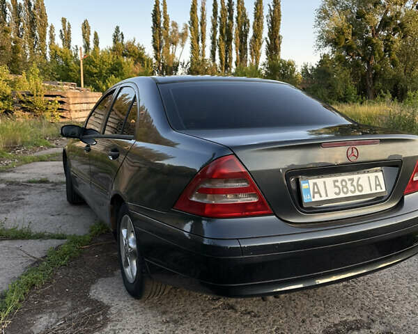Черный Мерседес Ц-Класс, объемом двигателя 2.15 л и пробегом 420 тыс. км за 5000 $, фото 6 на Automoto.ua