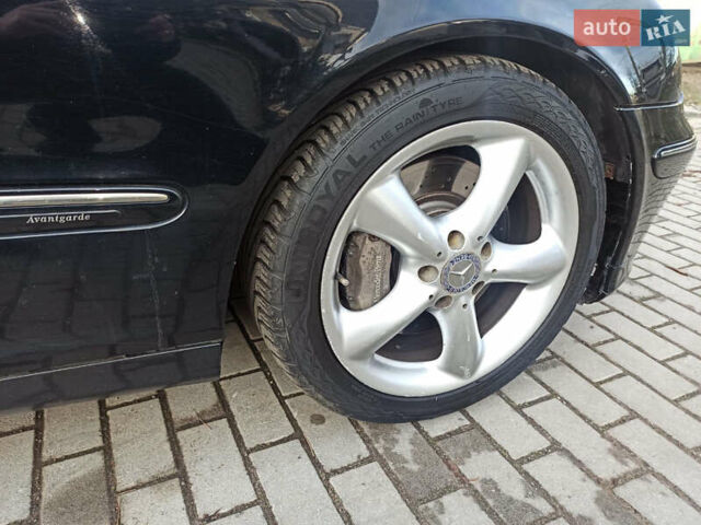 Черный Мерседес Ц-Класс, объемом двигателя 2.2 л и пробегом 350 тыс. км за 3000 $, фото 5 на Automoto.ua