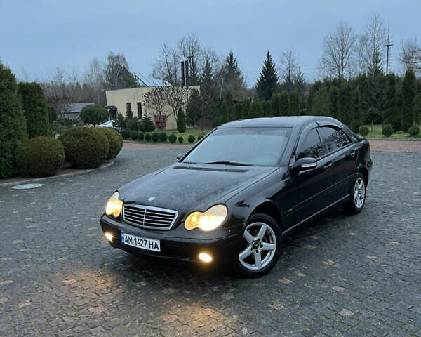 Черный Мерседес Ц-Класс, объемом двигателя 1.8 л и пробегом 251 тыс. км за 3900 $, фото 17 на Automoto.ua