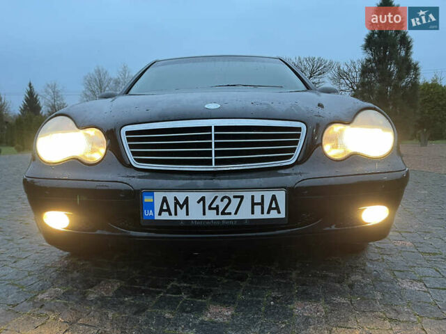 Черный Мерседес Ц-Класс, объемом двигателя 1.8 л и пробегом 251 тыс. км за 3900 $, фото 14 на Automoto.ua