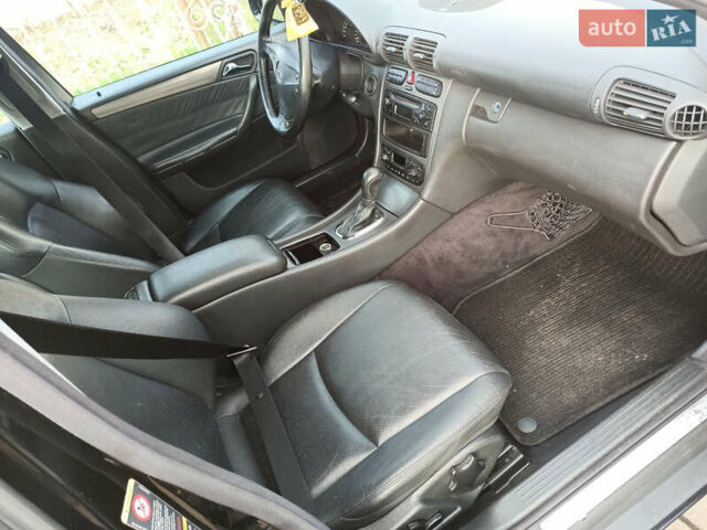 Черный Мерседес Ц-Класс, объемом двигателя 2.2 л и пробегом 350 тыс. км за 3000 $, фото 9 на Automoto.ua