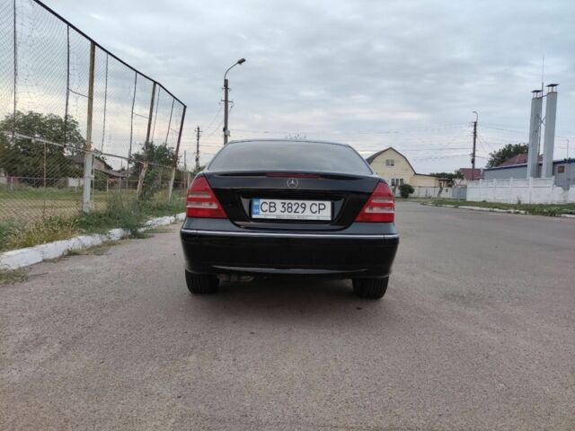 Черный Мерседес Ц-Класс, объемом двигателя 1.8 л и пробегом 240 тыс. км за 5500 $, фото 2 на Automoto.ua