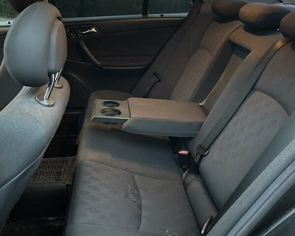 Черный Мерседес Ц-Класс, объемом двигателя 1.8 л и пробегом 251 тыс. км за 3900 $, фото 22 на Automoto.ua