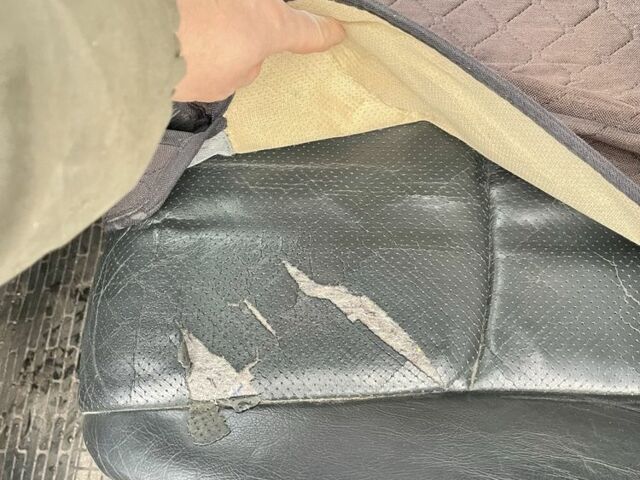 Черный Мерседес Ц-Класс, объемом двигателя 2.7 л и пробегом 283 тыс. км за 4500 $, фото 13 на Automoto.ua