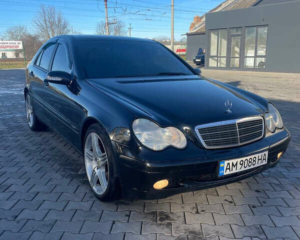 Черный Мерседес Ц-Класс, объемом двигателя 2.15 л и пробегом 300 тыс. км за 4950 $, фото 5 на Automoto.ua